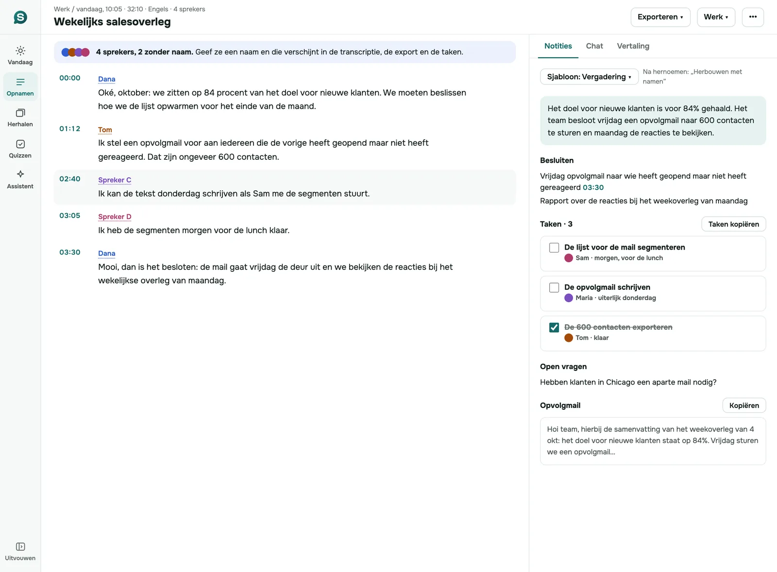SozAI-webapp: een vergadertranscript naast de notities, met besluiten en taken met eigenaar
